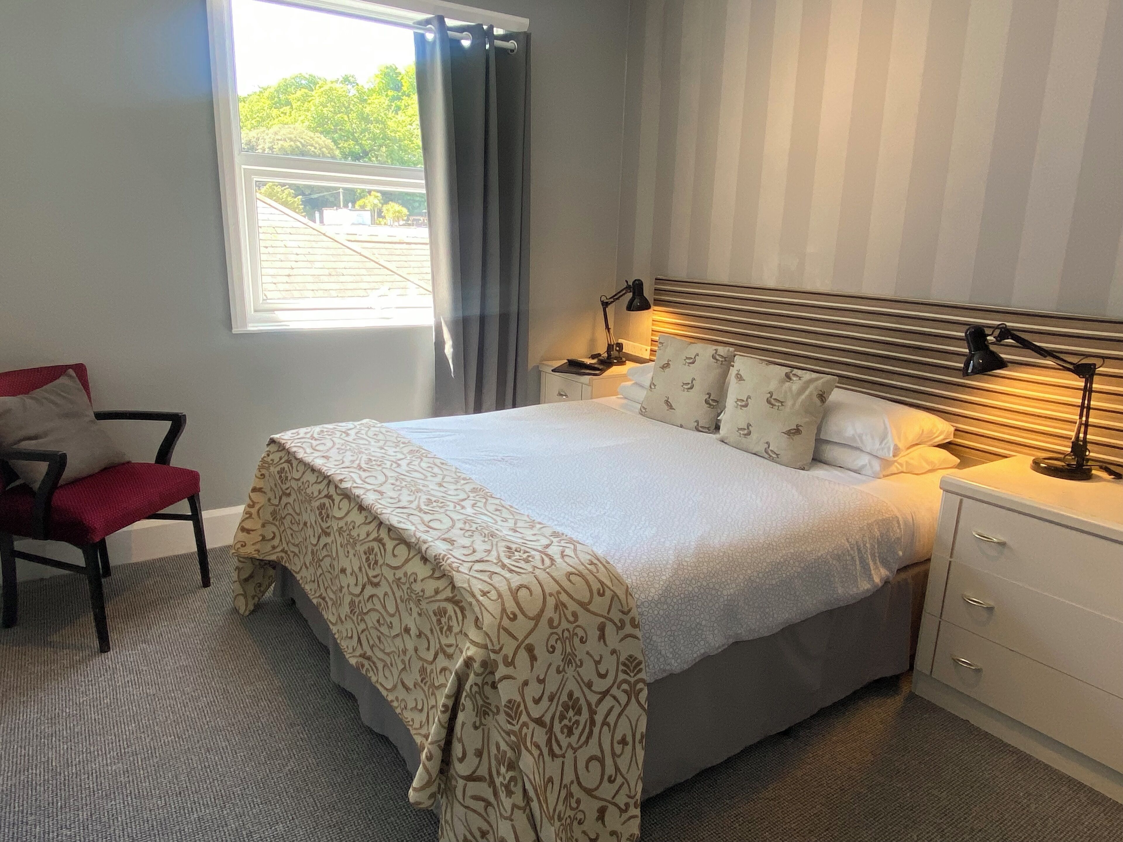 Comfort Single Room, Ensuite | Desk, bed sheets