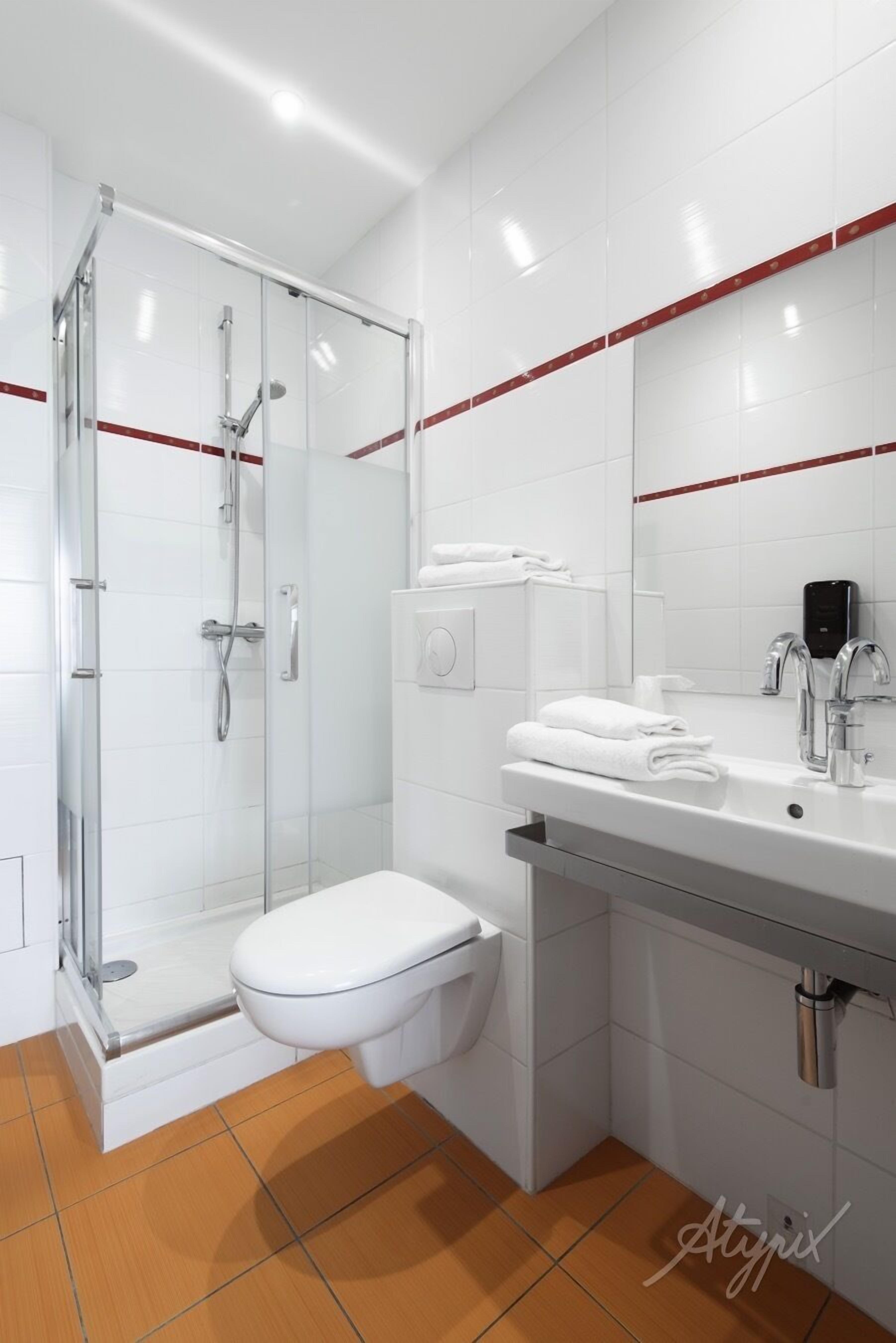 superior double room, 1 double bed | bathroom | free toiletries, hair dryer, towels