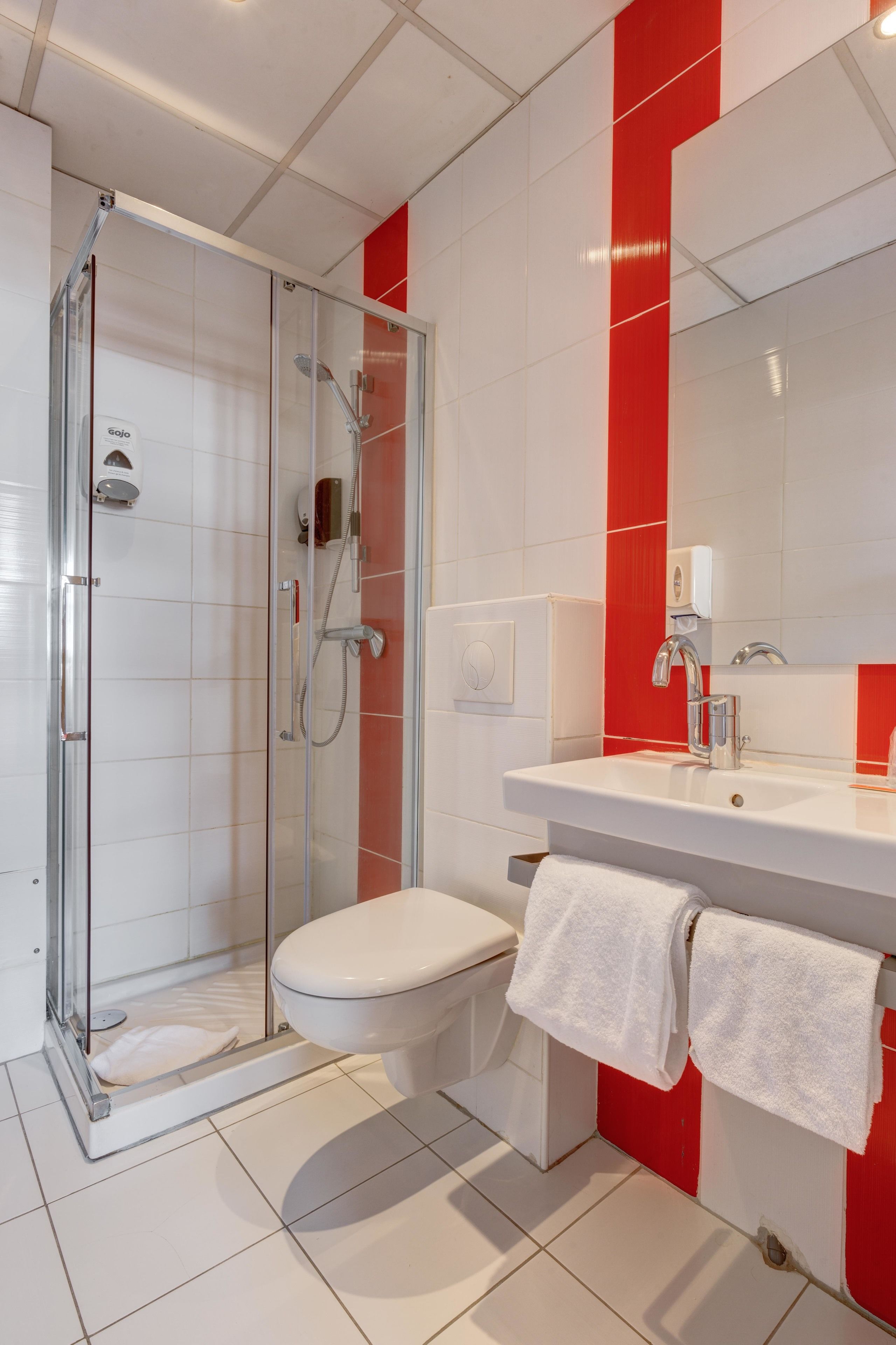 superior twin room | bathroom | free toiletries, hair dryer, towels