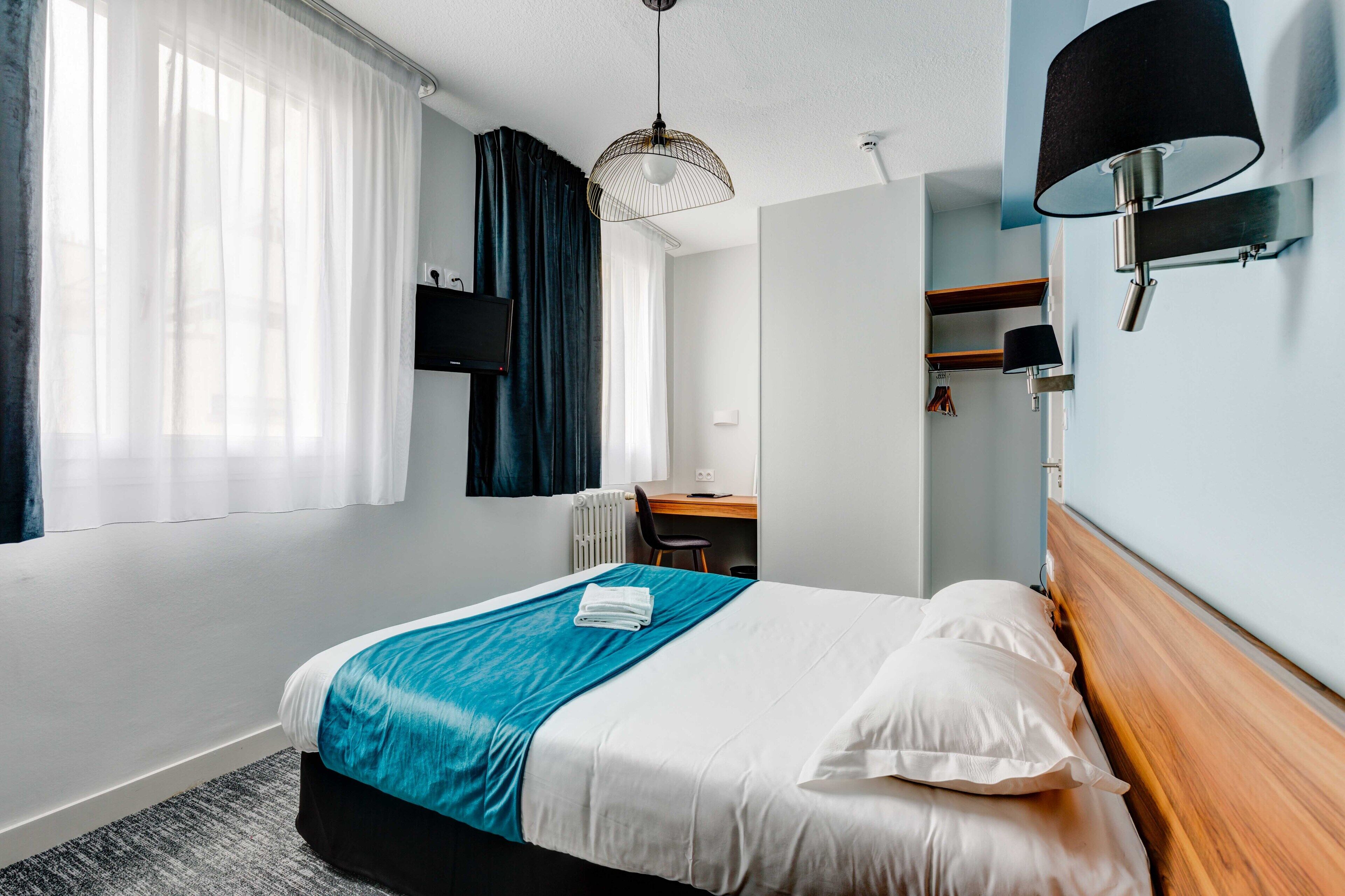 standard double room, 1 double bed | 1 bedroom, desk, iron/ironing board, free wifi