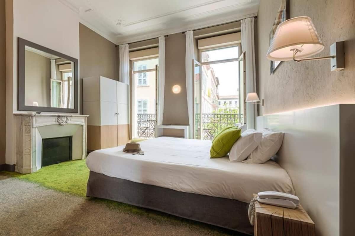 In-room safe, desk, iron/ironing board (on request), free WiFi