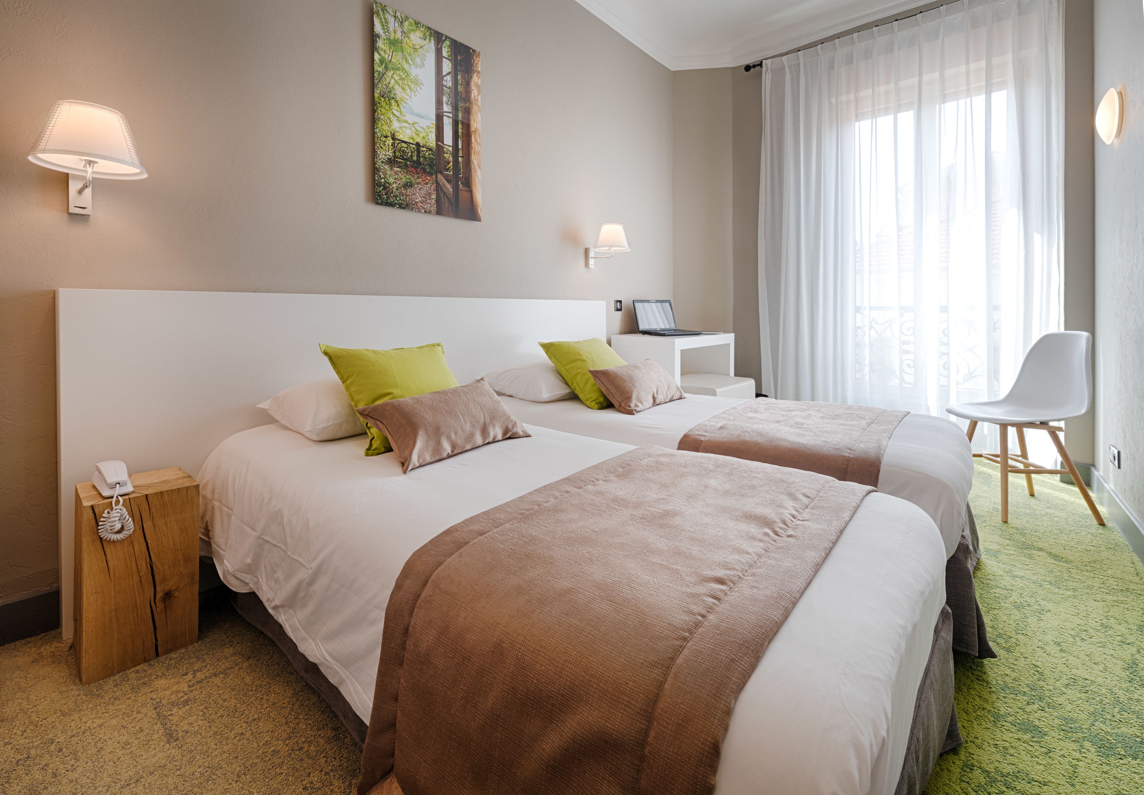 Dobbeltrom – superior | Safe på rommet, skrivebord, strykejern/-brett og wi-fi (inkludert)