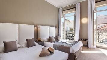 Quadruple Room | In-room safe, desk, iron/ironing board, free WiFi