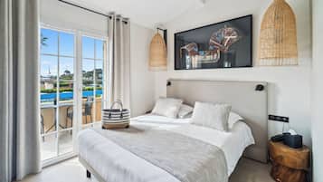 Superior Double Room, Balcony (Sea View) | 1 bedroom, free minibar items, in-room safe, desk