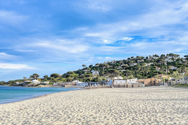 On the beach, white sand, 3 beach bars