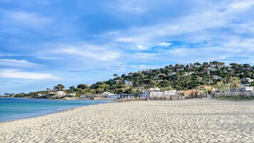 On the beach, white sand, 3 beach bars