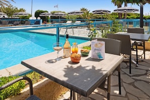Poolbar