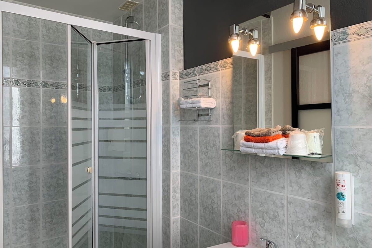 single room | bathroom | shower, free toiletries, hair dryer, towels