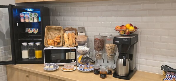 Daily continental breakfast (EUR 11 per person) - Hipotel Paris Voltaire Bastille (Paris)