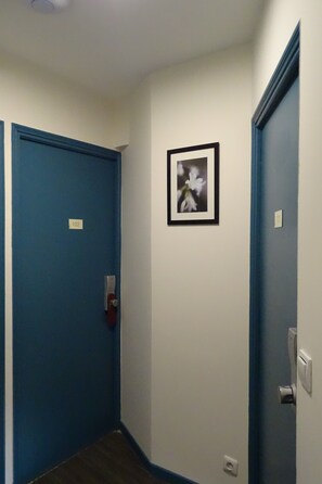 Handrails in hallways