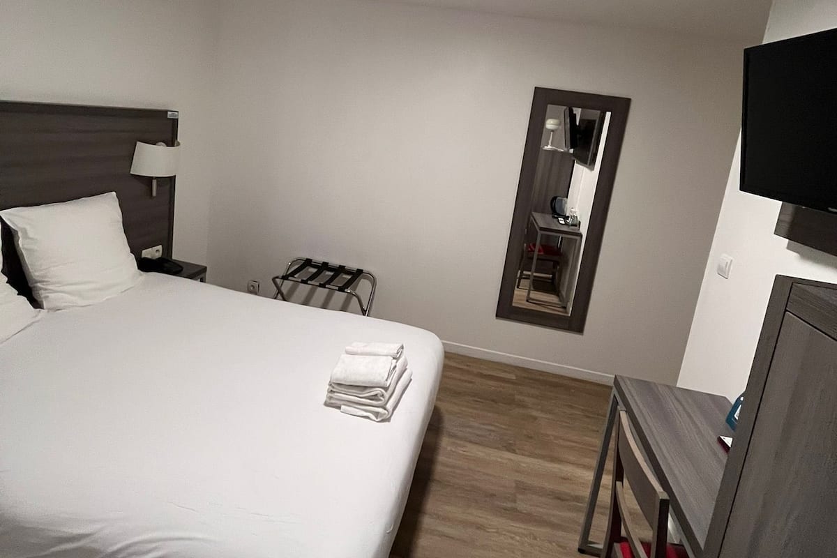 シングルルーム | デスク、アイロン / アイロン台、WiFi (無料)、ベッドシーツ