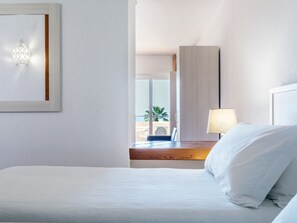 Blackout drapes, soundproofing, free WiFi, bed sheets