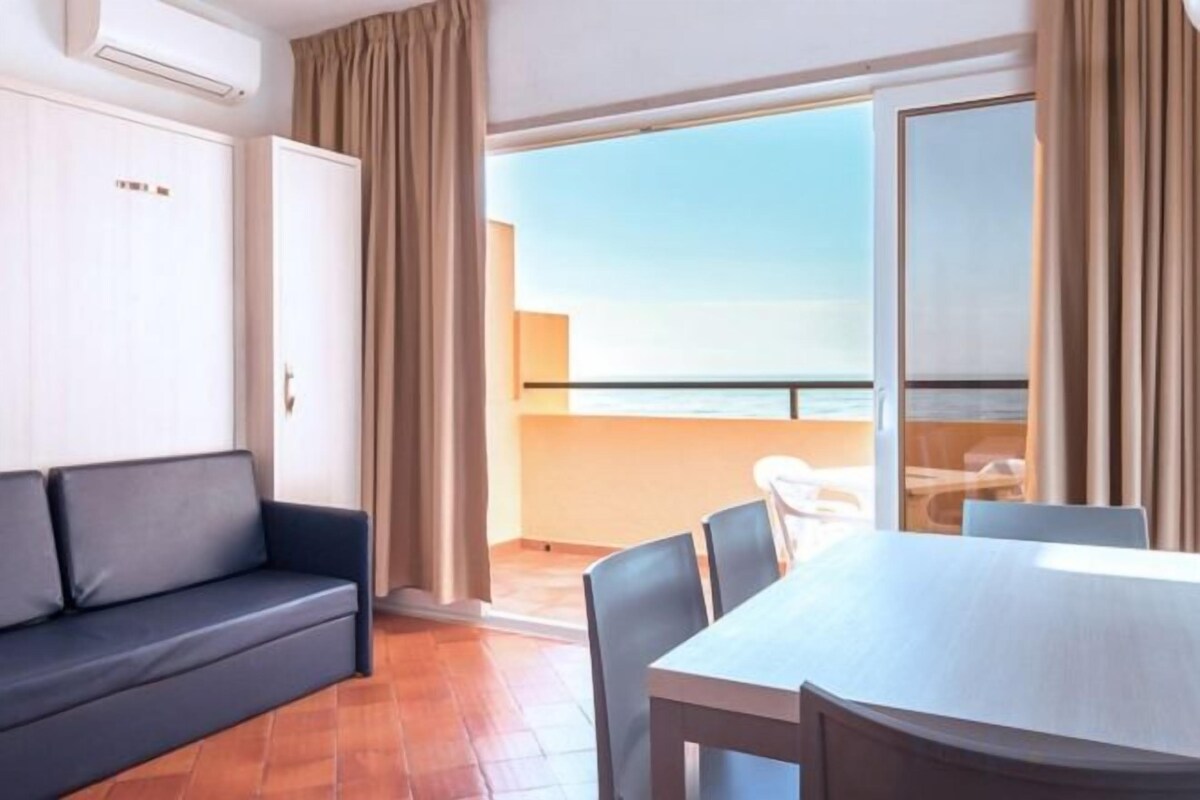 One Bedroom Apartment with Sea View