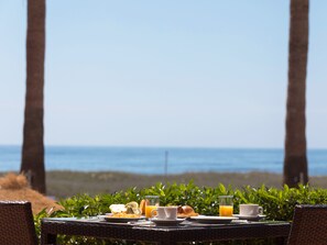 Comida y bebida