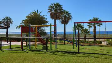 Área de juegos infantiles al aire libre
