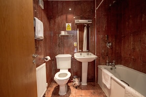 Kostenlose Toilettenartikel, Haartrockner, Handtücher