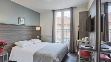 Double Room | Desk, blackout drapes, soundproofing, iron/ironing board