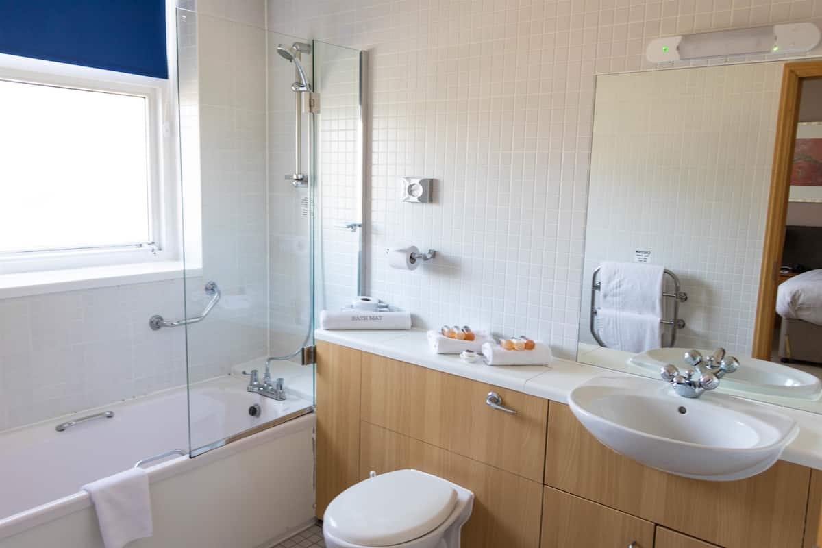 Deluxe Twin Room, 2 Single Beds | Bathroom