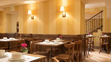 Café da manhã continental todos os dias mediante uma taxa