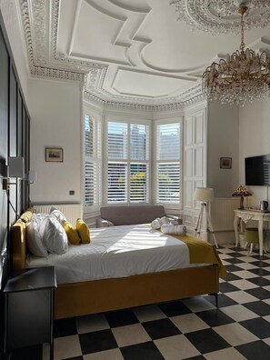 Habitación doble Deluxe | Camas con pillow-top, tabla de planchar con plancha y wifi gratis 