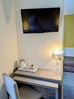 Comfort Plus Room, 1 King Bed | Premium bedding, in-room safe, desk, laptop workspace