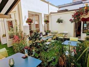 Terrace/patio - HOTEL ARVERNA VICHY - ClT'HOTEL (Vichy)