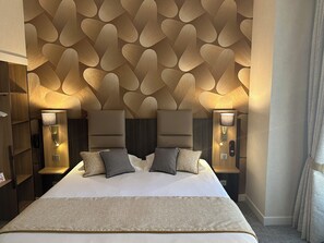 Premium bedding, in-room safe, desk, laptop workspace - HOTEL ARVERNA VICHY - ClT'HOTEL (Vichy)