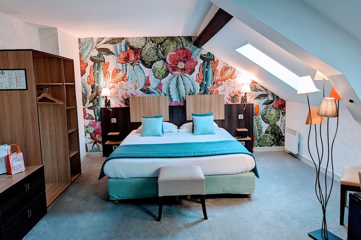 comfort plus room, 1 king bed | premium bedding, in-room safe, desk, laptop workspace