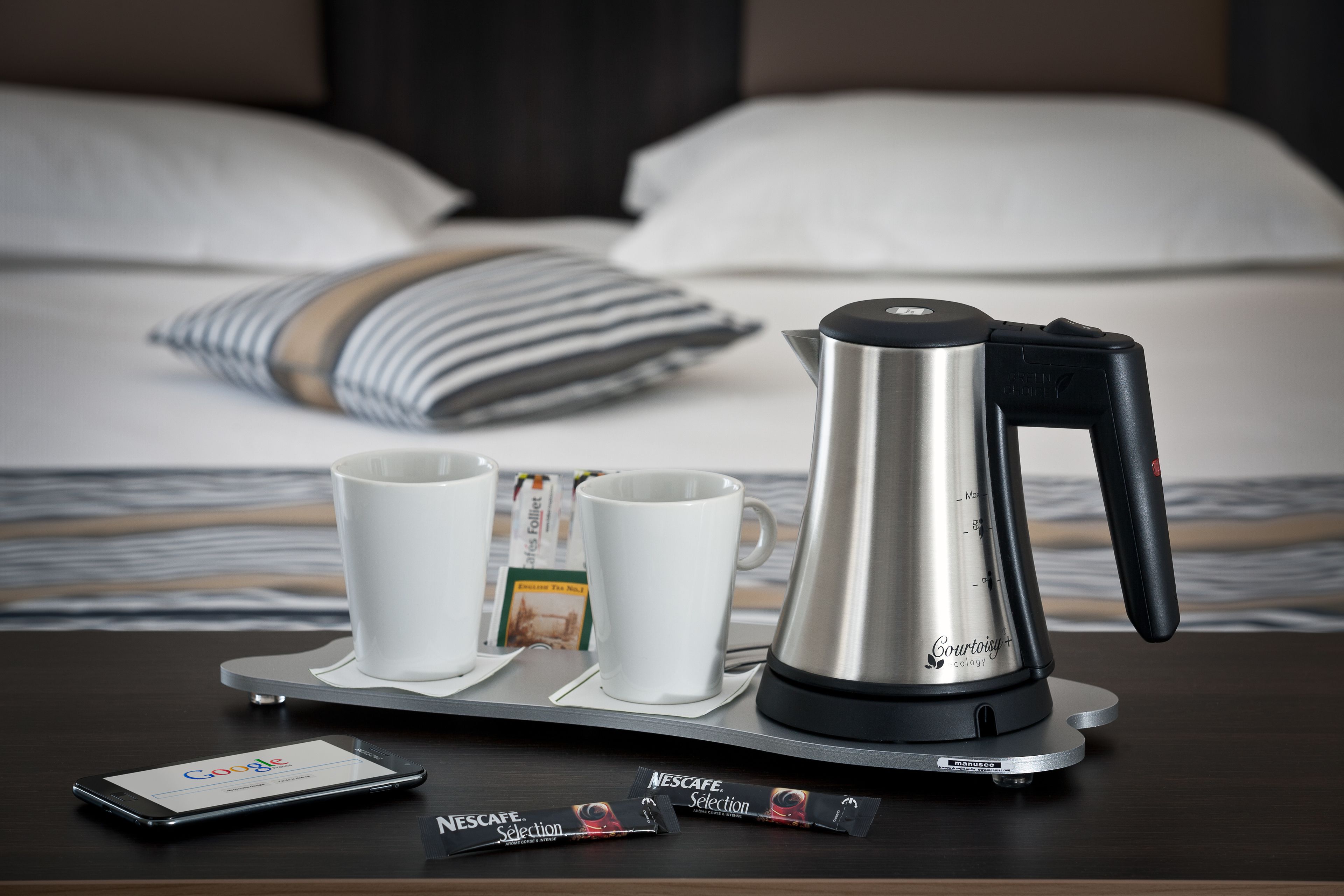 premium bedding, in-room safe, desk, laptop workspace