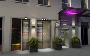 Front of property - Hotel de la Croix Rousse (Lyon)