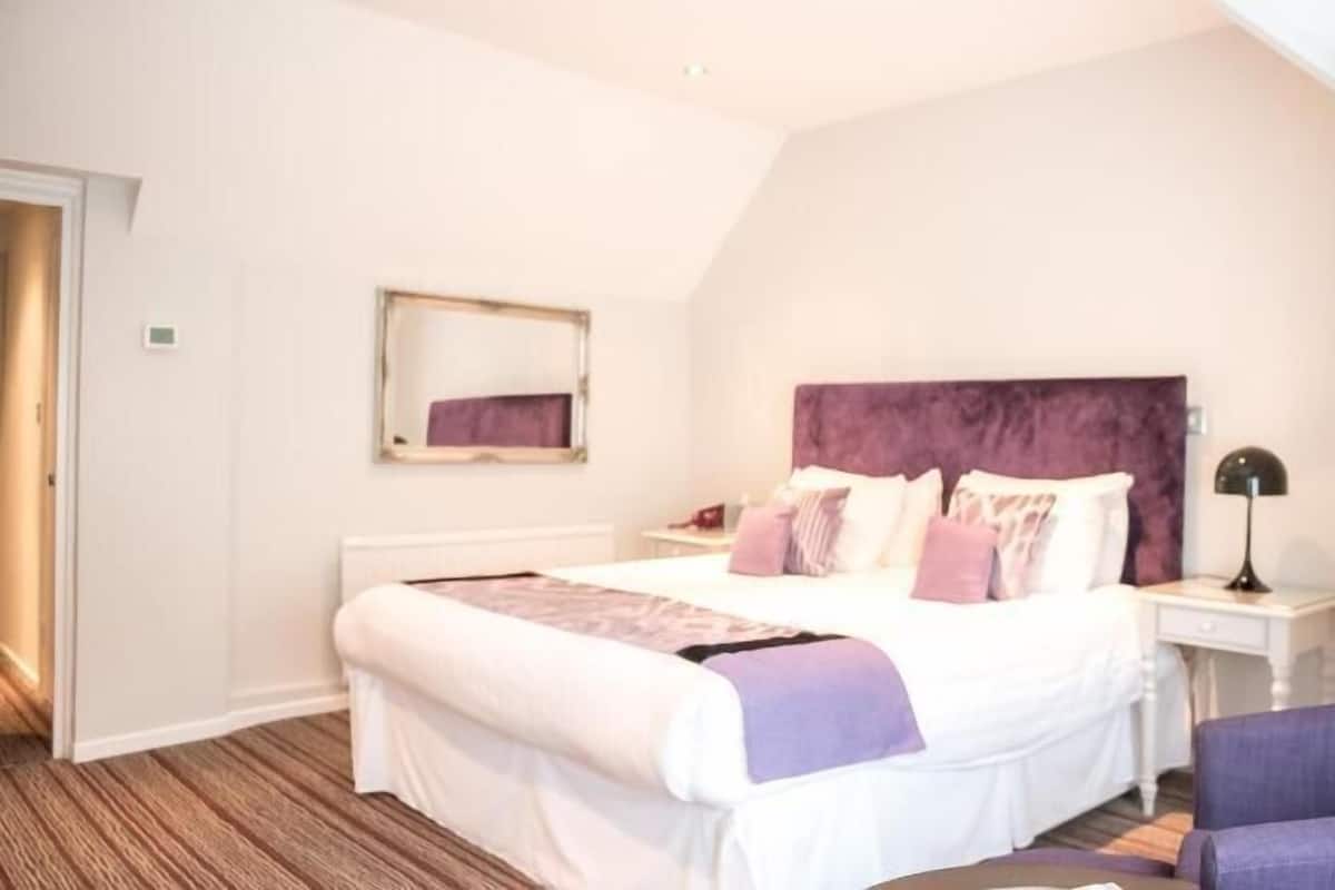 Hochwertige Bettwaren, Daunenbettdecken, Schreibtisch