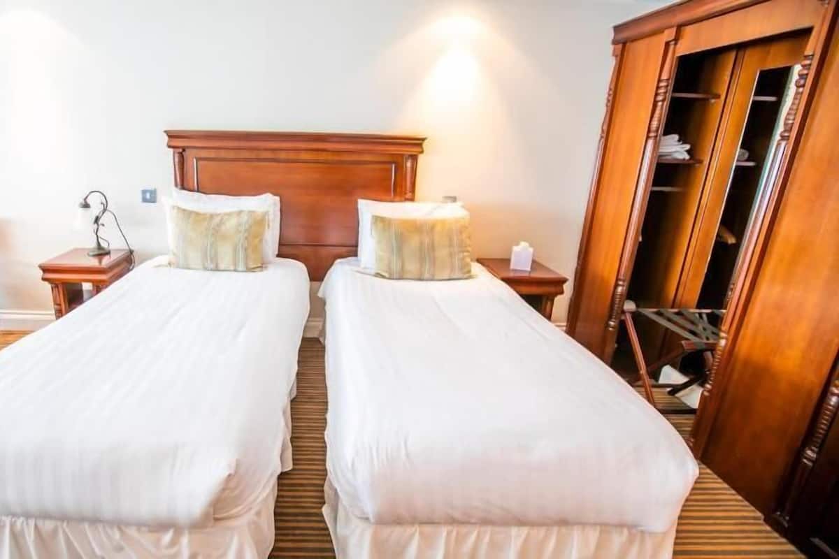 Hochwertige Bettwaren, Daunenbettdecken, Schreibtisch