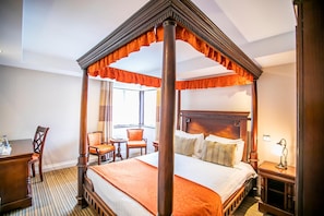 Premium bedding, down duvets, desk, blackout curtains