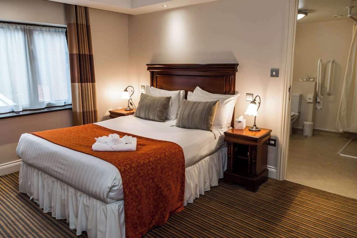 Premium bedding, down duvets, desk, blackout curtains