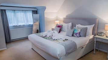 Premium bedding, down duvets, desk, blackout curtains