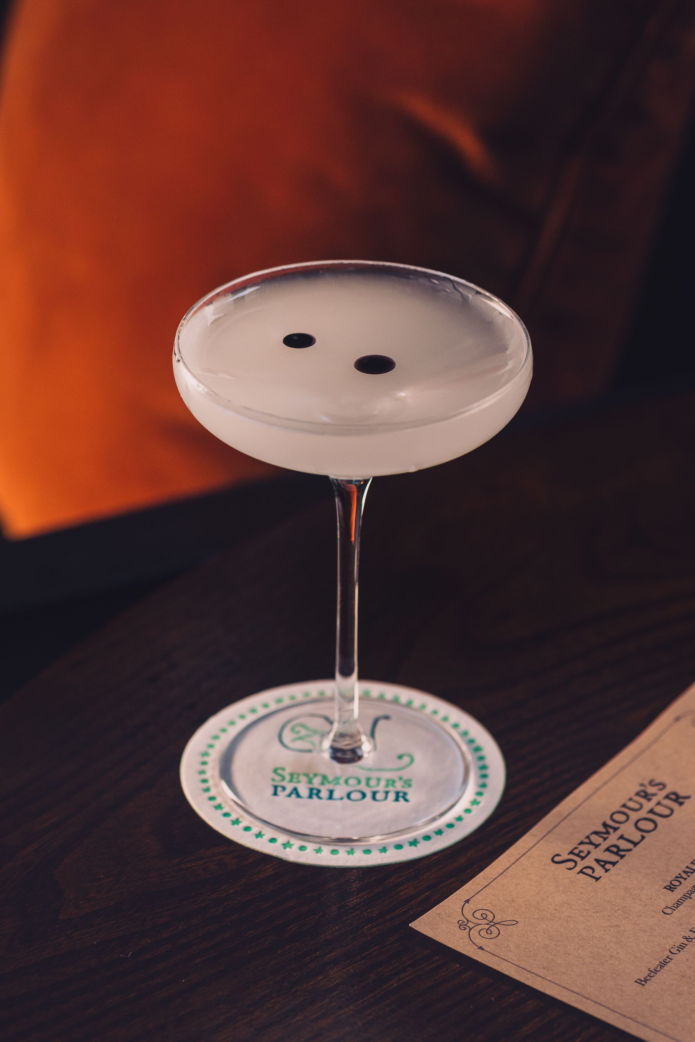 serves breakfast, lunch and dinner