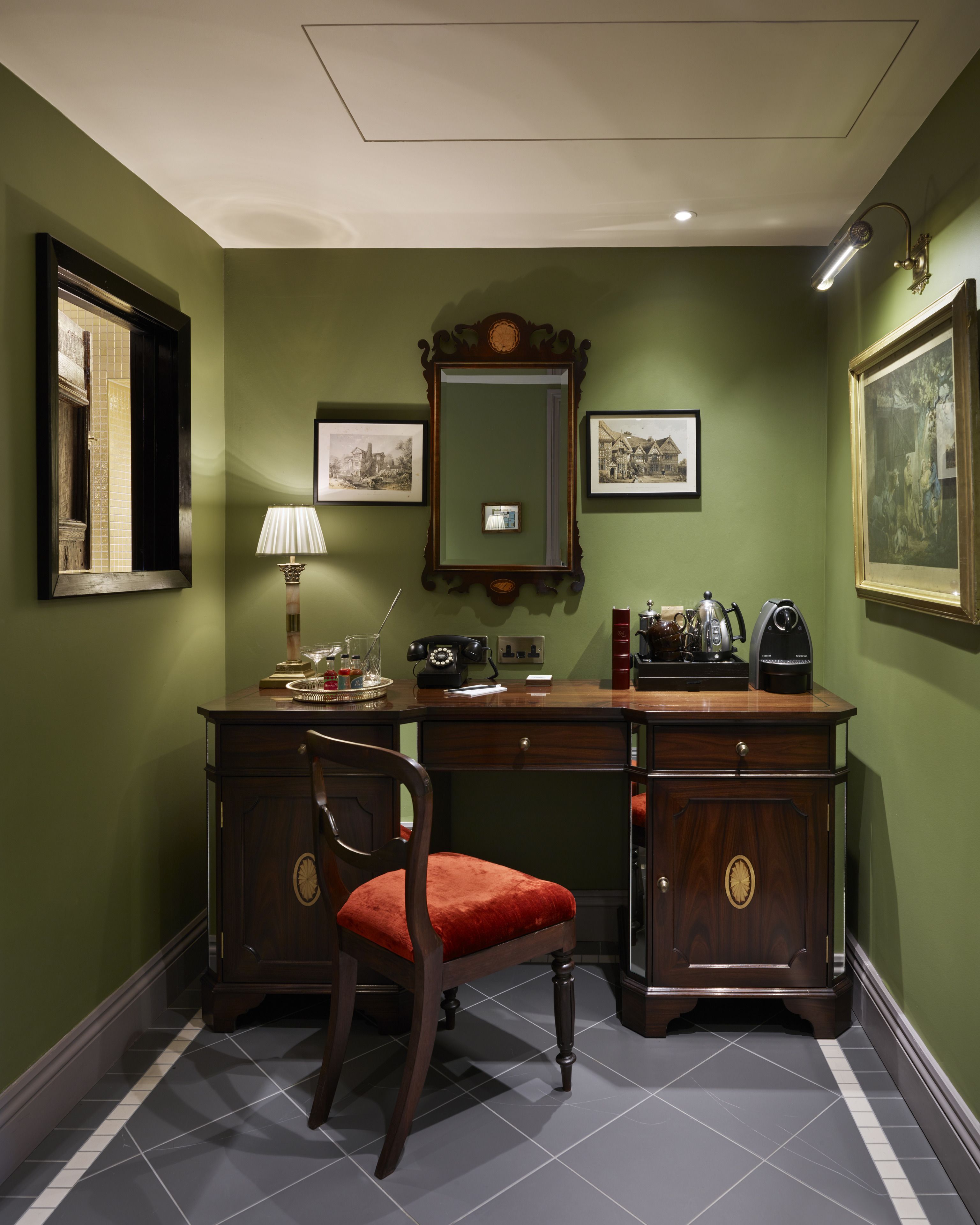 suite, 1 king bed (studio suite) | living area | flat-screen tv, ipod dock