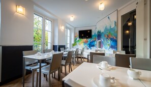 Daily buffet breakfast (EUR 15 per person) - Hôtel du Parc (Paris)