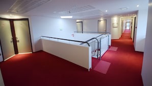 Desk, soundproofing, cots/infant beds, free WiFi - Best Hotel Sancé - Mâcon (Sance)