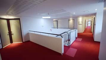 Desk, soundproofing, cribs/infant beds, free WiFi