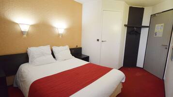 Standard Double Room | Desk, soundproofing, cribs/infant beds, free WiFi