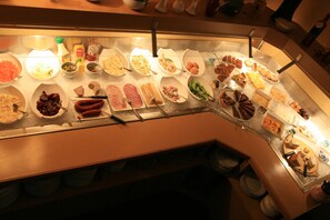 Tägliches Frühstücksbuffet gegen Gebühr