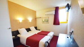 Desk, soundproofing, cots/infant beds, free WiFi - Best Hotel Sancé - Mâcon (Sance)
