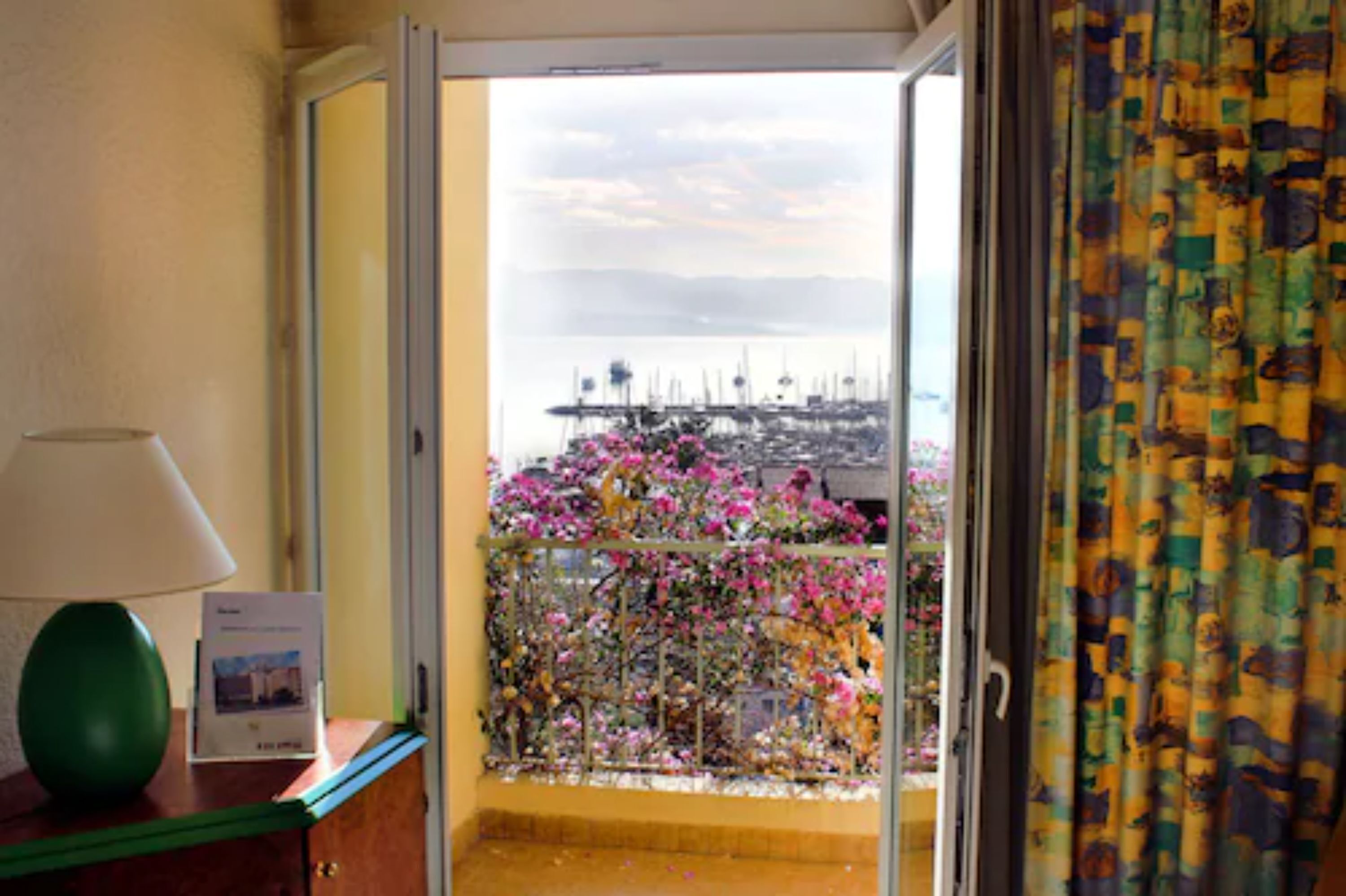 Coffres-forts dans les chambres, bureau