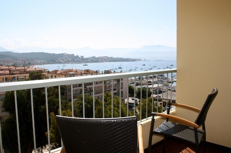 Triple Room | Balcony view. Hôtel Castel Vecchio