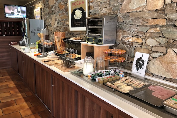 Buffet breakfast for a fee