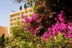 Fachada de la propiedad