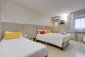 Ropa de cama de alta calidad, escritorio y cortinas blackout 