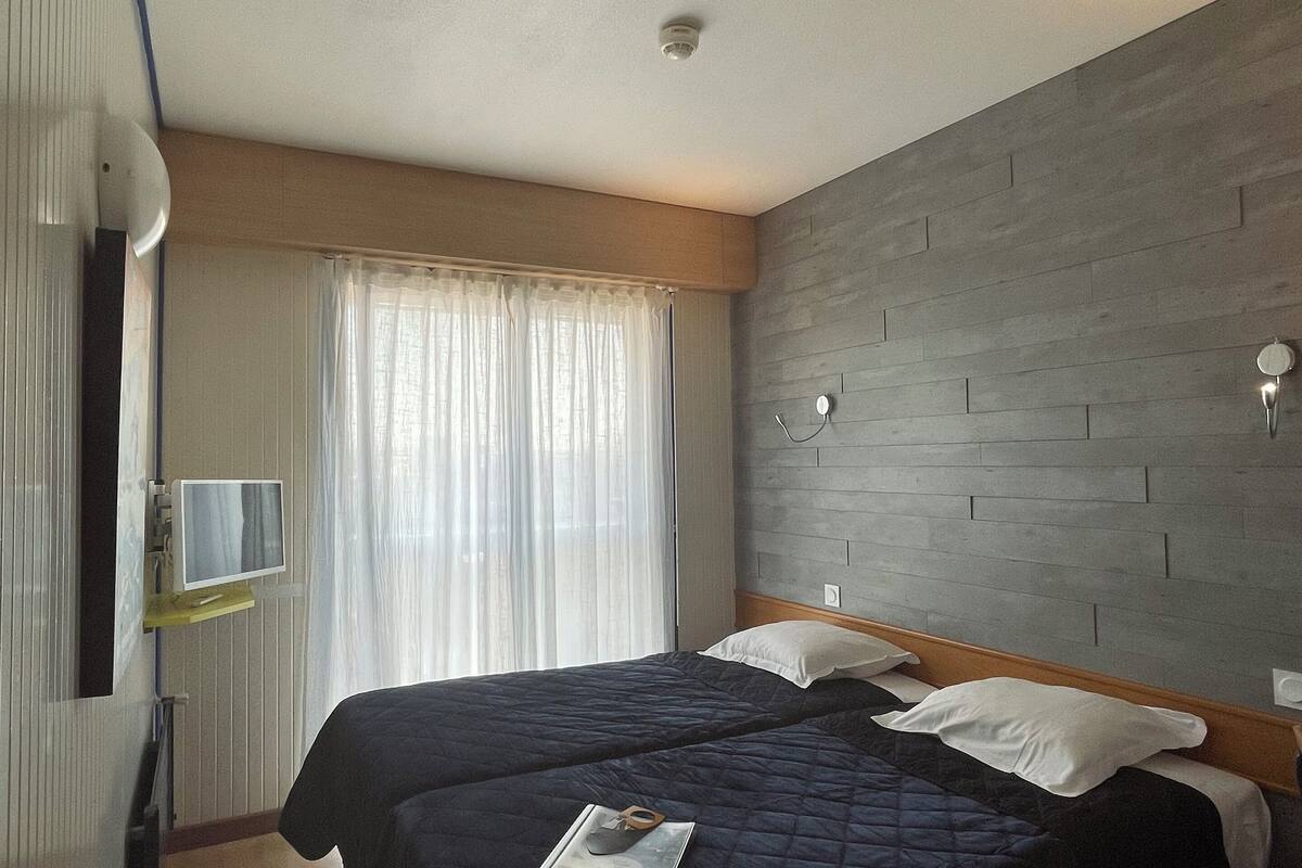 classic twin room | 1 bedroom, premium bedding, desk, laptop workspace