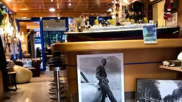 Télévision à écran plat, espaces bureaux